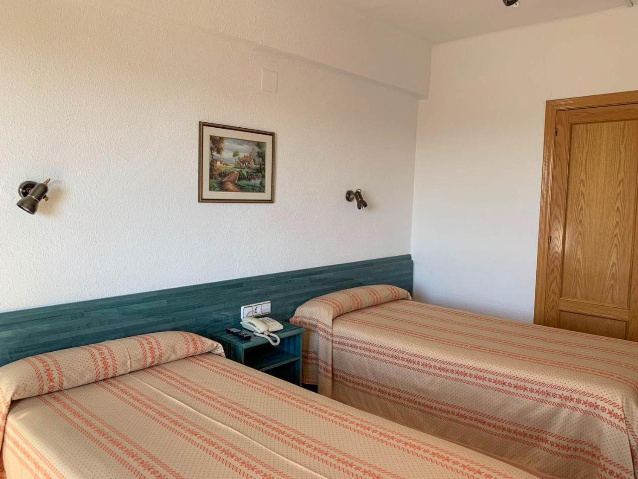 Hotel Pepa Villafranca de Ebro Exteriör bild