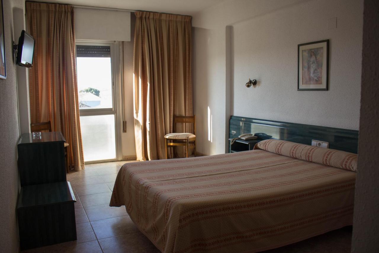 Hotel Pepa Villafranca de Ebro Exteriör bild